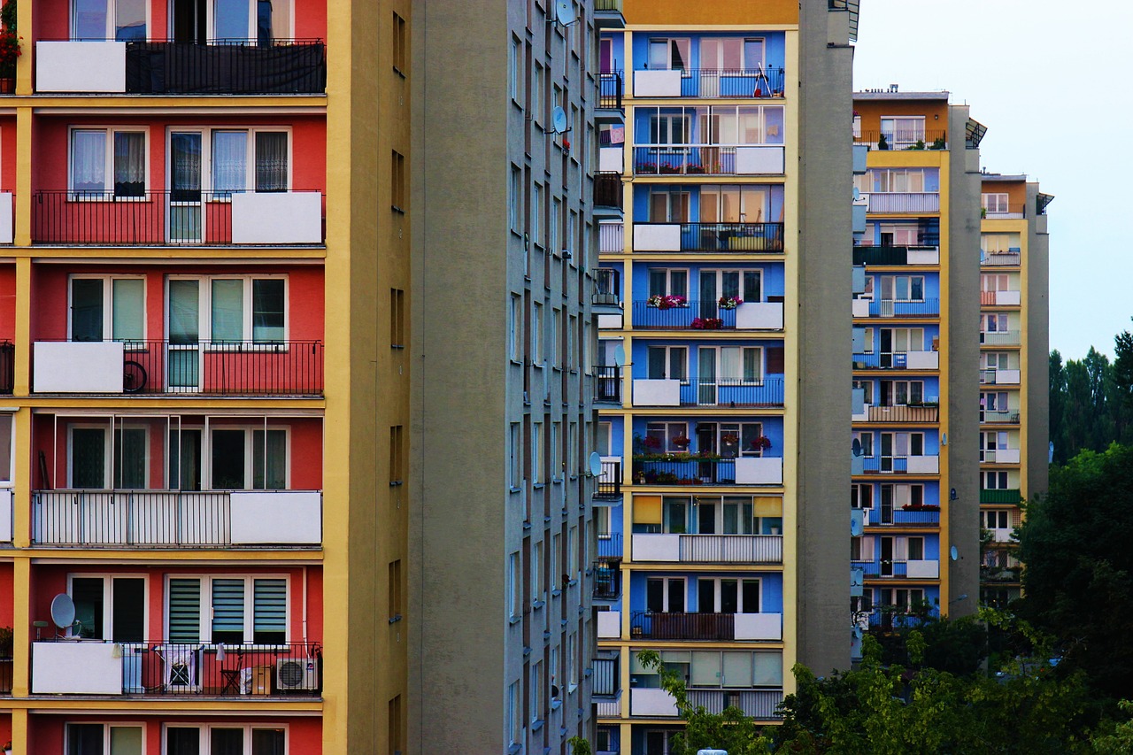 Zdjęcie pokazujące mieszkania z wielkiej płyty